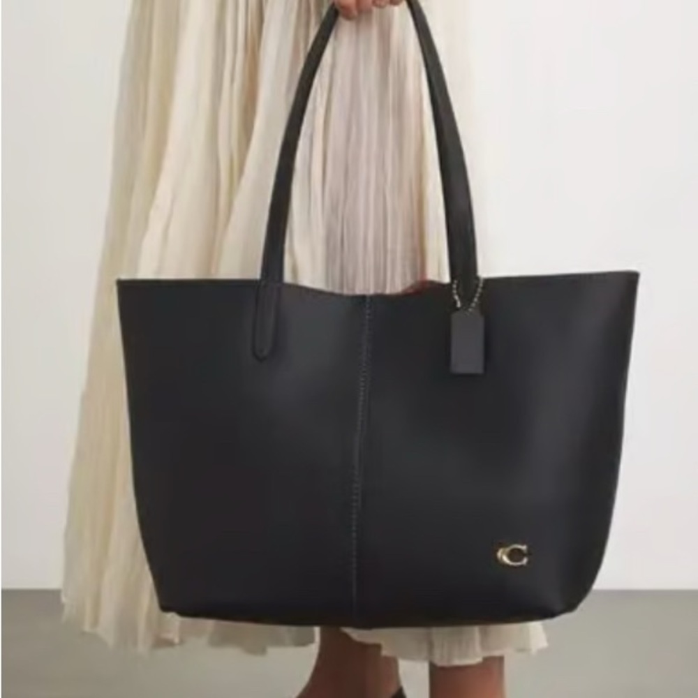 Authentic COACH 1941 patent Leather magnetic closure large Tote Bag - Picture 14 of 16
